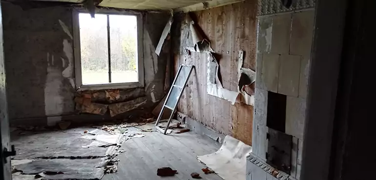 Why Selling a Distressed House Through Traditional Methods Fails in Flatwoods